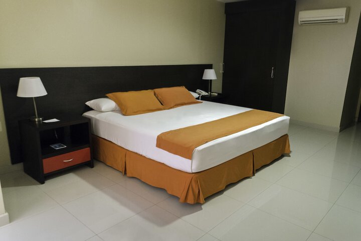 Room 15 of 34
