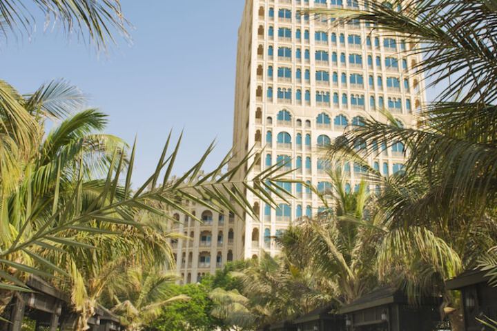 Hotel Exterior 119 of 128