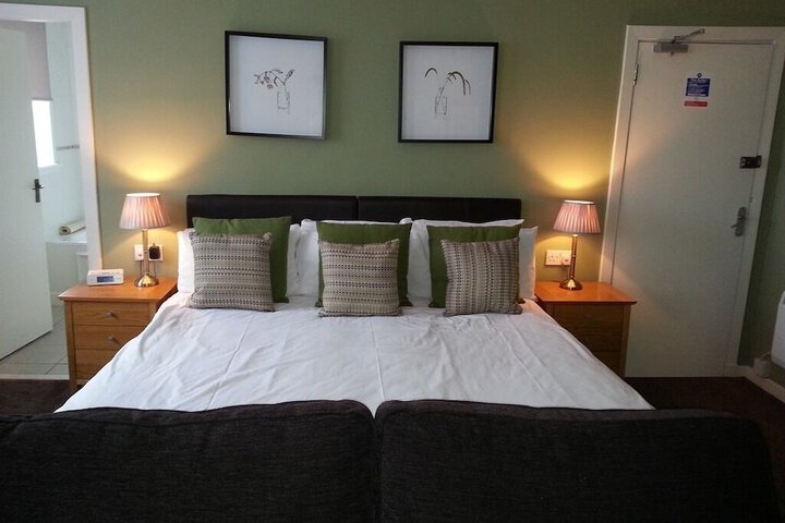 Room 3 of 8