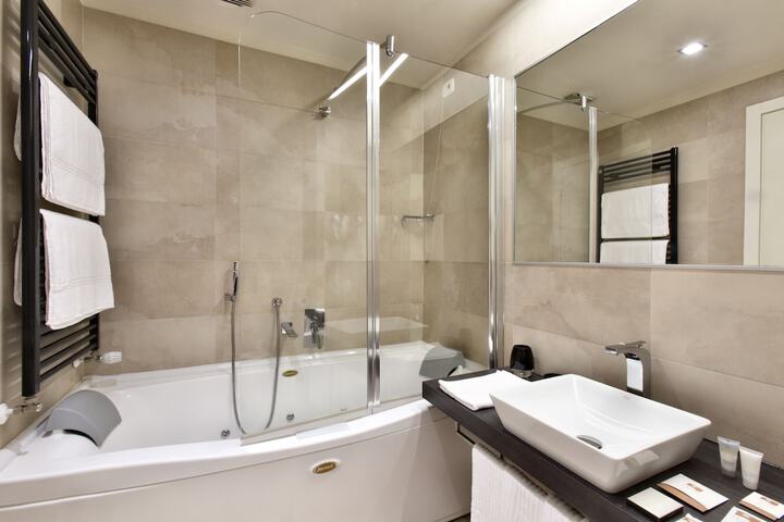 Jetted tub