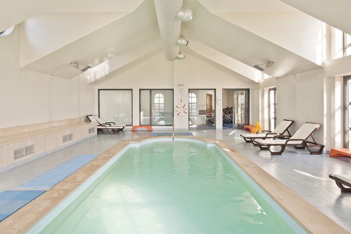 Pool 47 of 102
