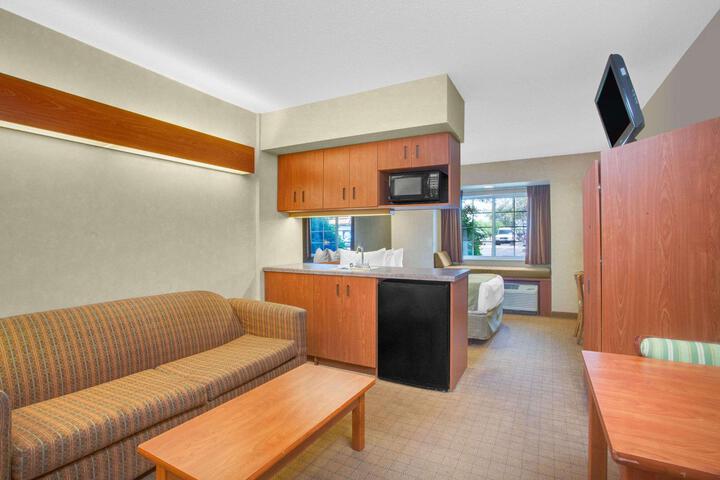 1 Queen Bed (12 of 22)