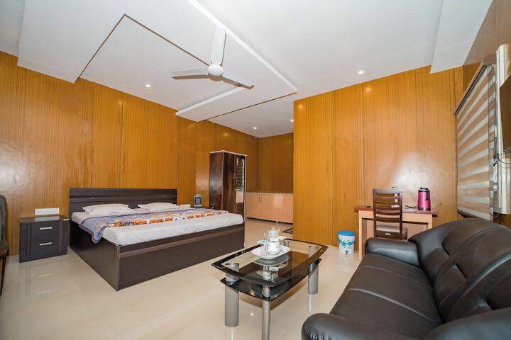 Room 6 of 18