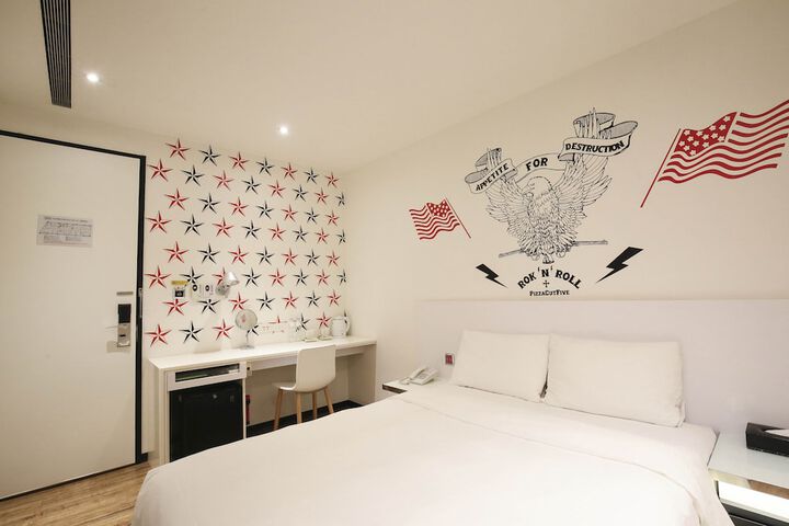 Room 27 of 51