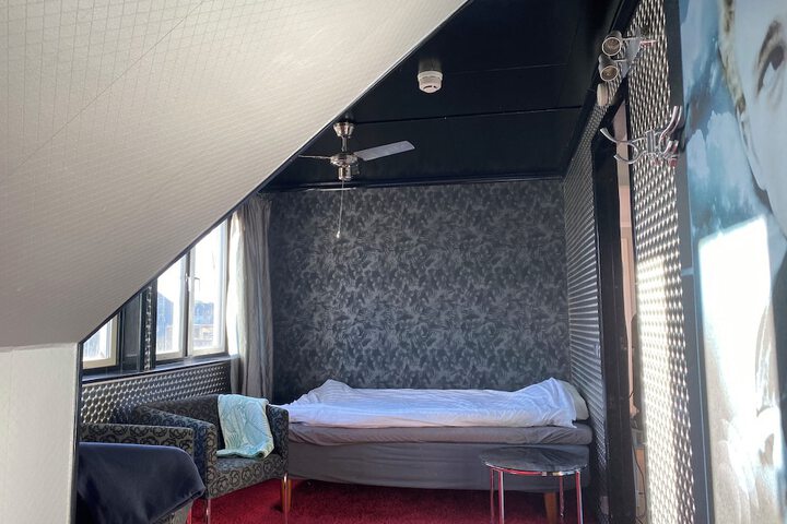 Room 9 of 34