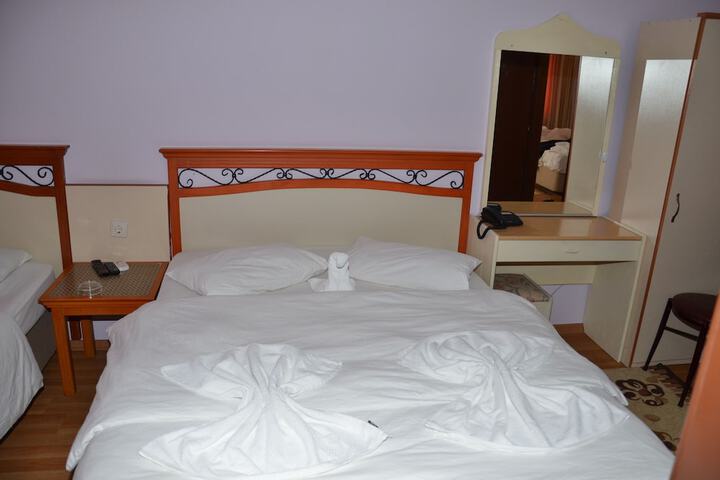 Room 10 of 28