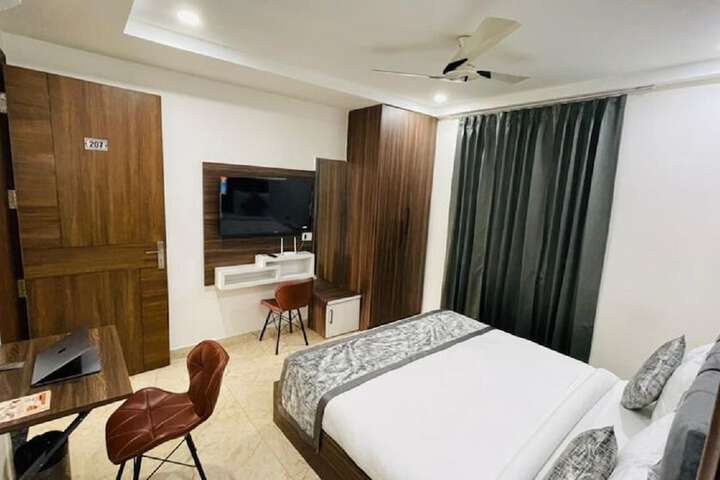 Room 17 of 31