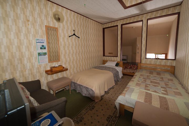 Room 10 of 77