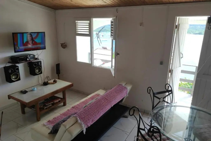 Room 2 of 10