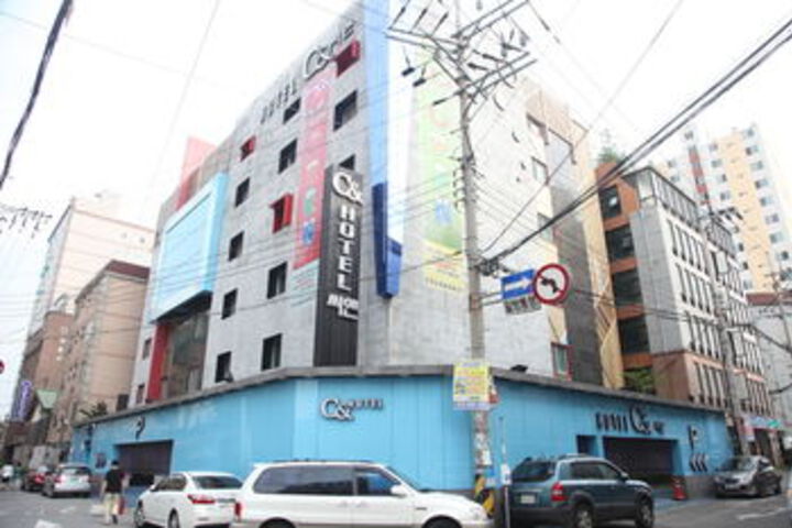 Hotel C &