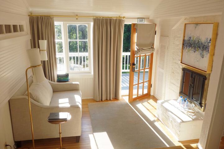 Room 7 of 104