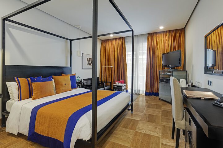 Room 10 of 60