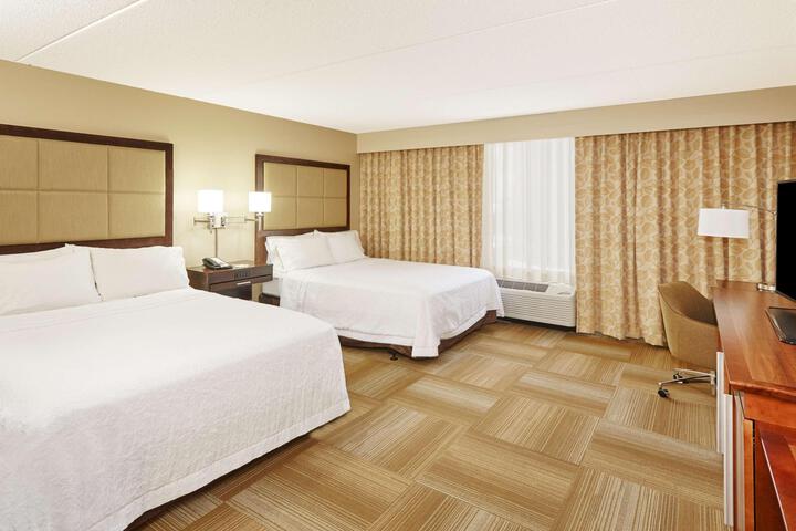 1 Queen Bed (7 of 15)