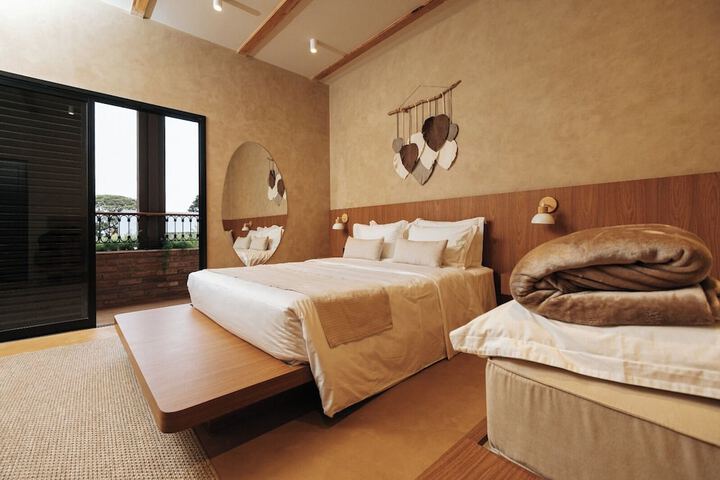 Room 9 of 36