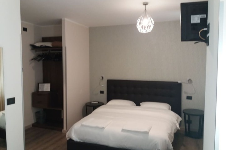 Room 17 of 66