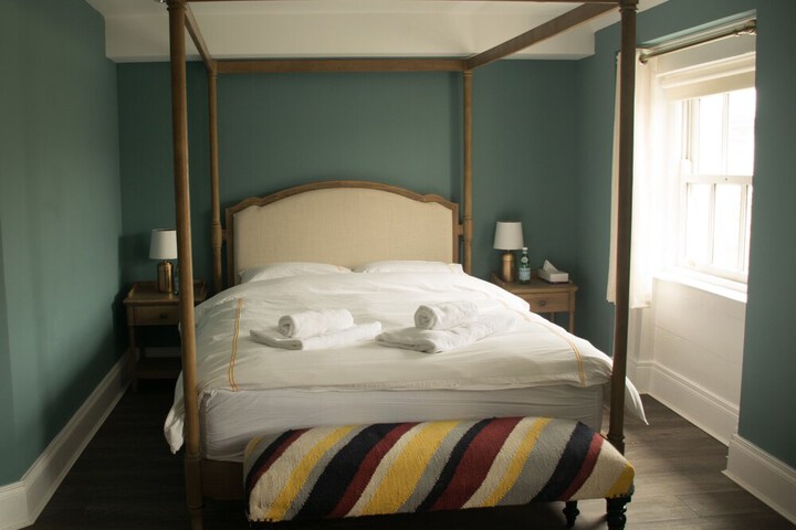 Room 13 of 22