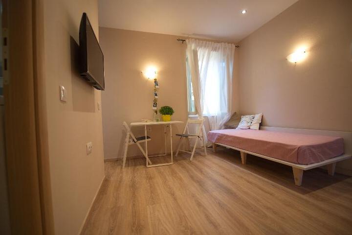 Room 7 of 10