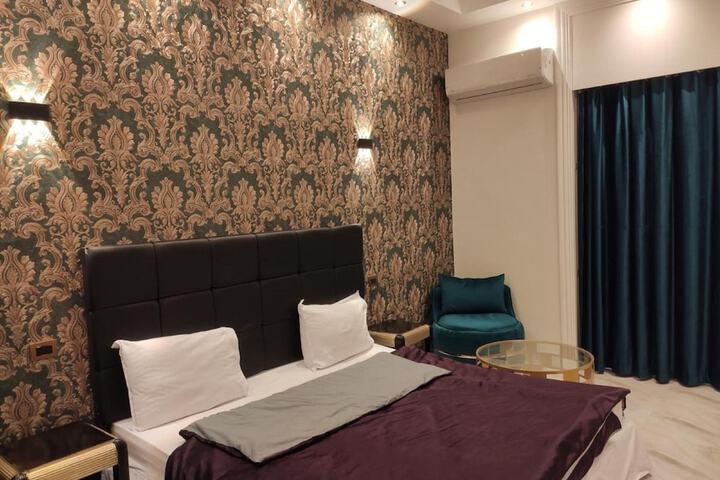 Room 4 of 74
