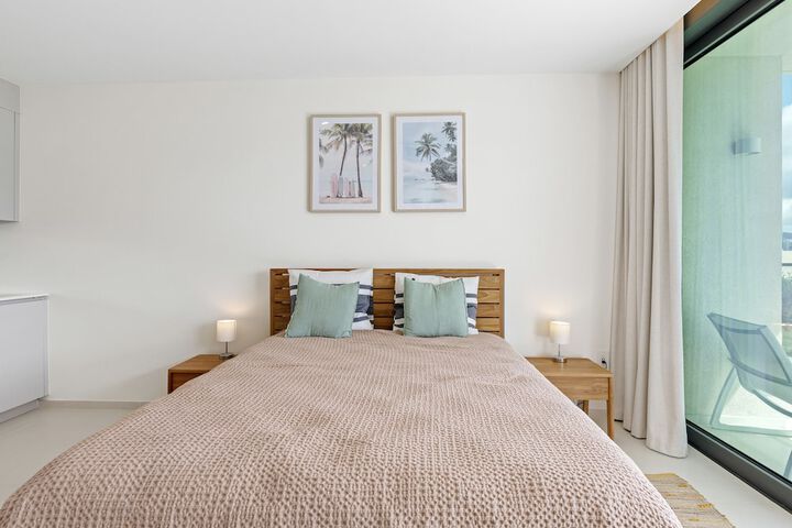 Room 100 of 1000