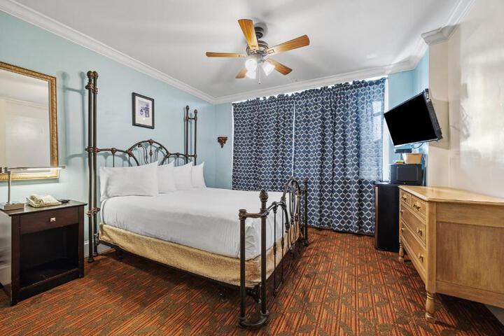 Economy Double Room (3 of 8)