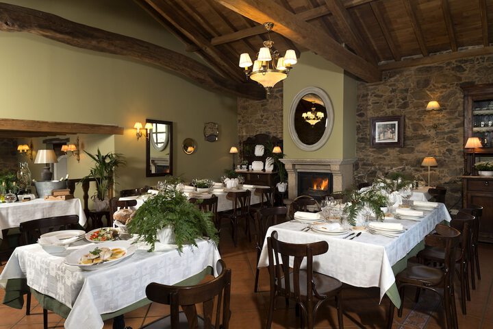 Dining 15 of 33