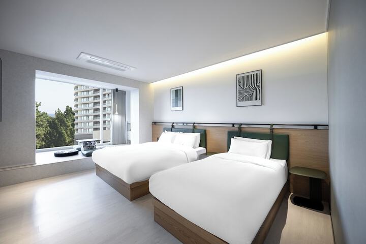 Room 65 of 89