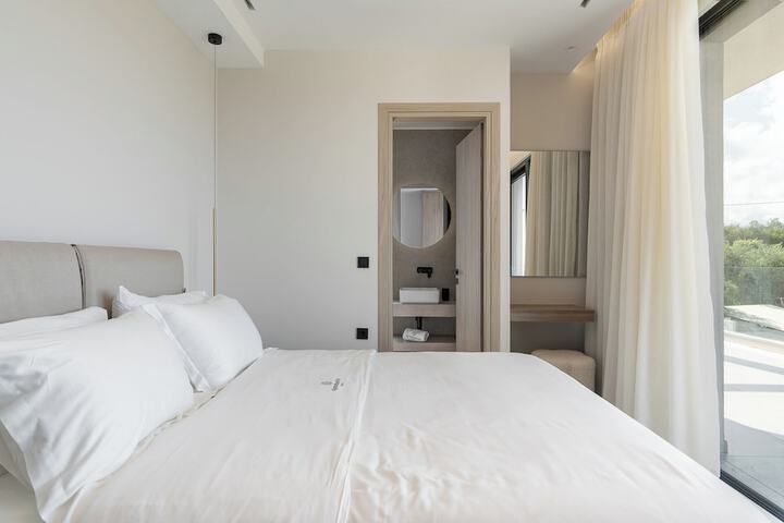 Room 8 of 72