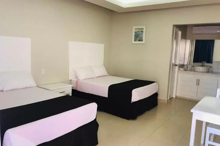Room 4 of 10