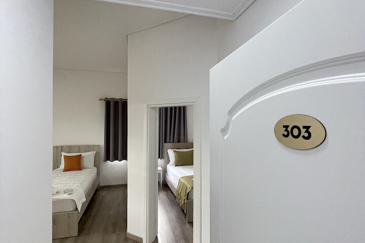 Room 5 of 111