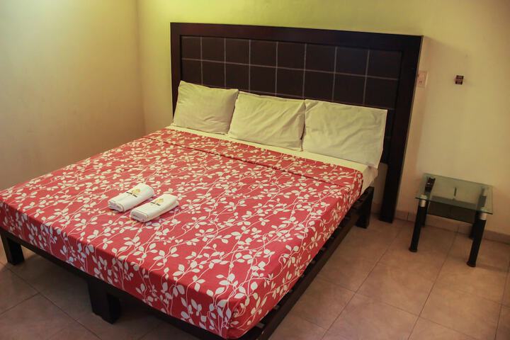 Room 4 of 6