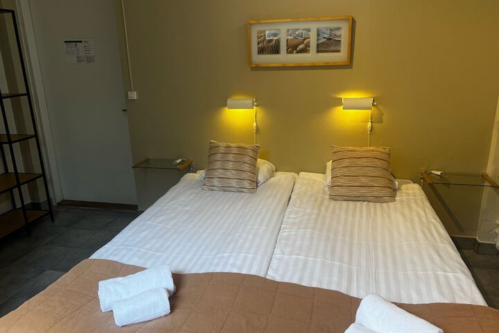 Room 9 of 25