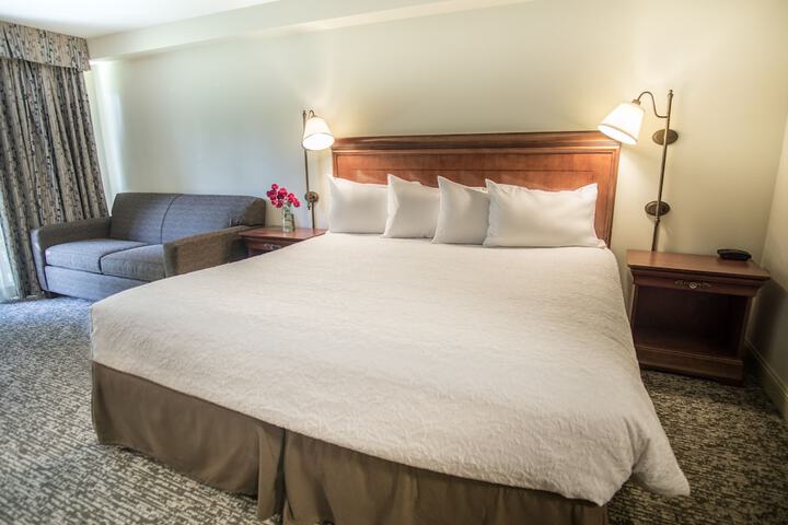 1 King Bed (5 of 23)