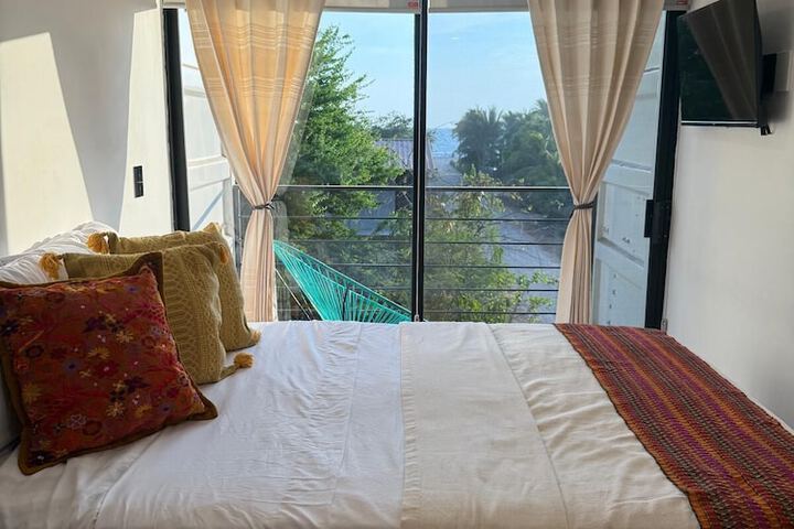 Room 2 of 84