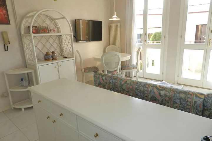 Room 3 of 16