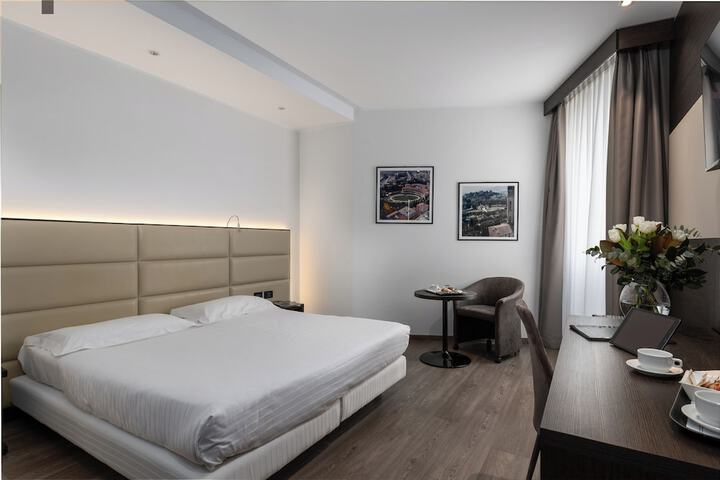 Room 28 of 76