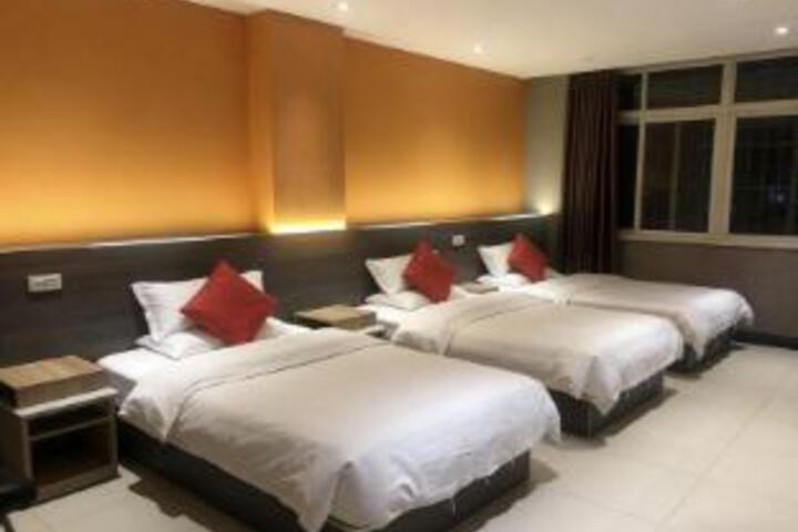 Room 5 of 6