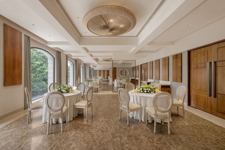Ballroom/Hall 34 of 48