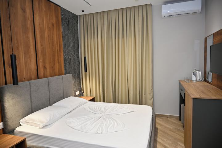 Room 22 of 34