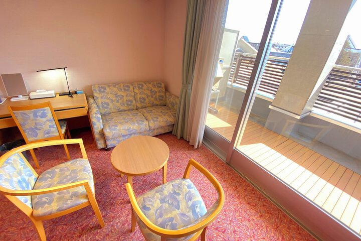 Room 13 of 35