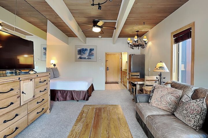 Room 645 of 893