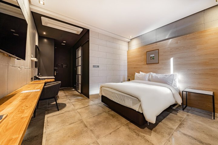 Room 11 of 43