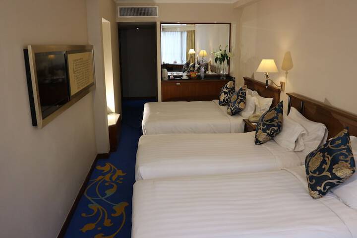 Room 8 of 60