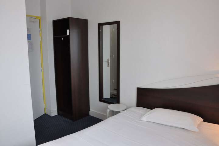 Room 14 of 98