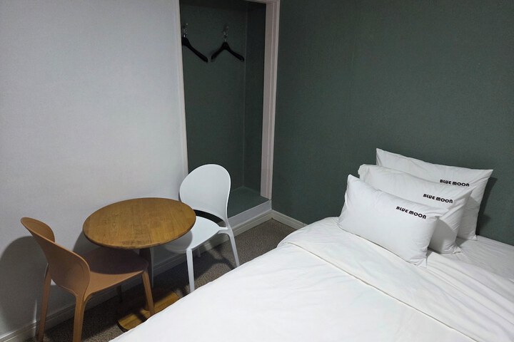 Room 34 of 58