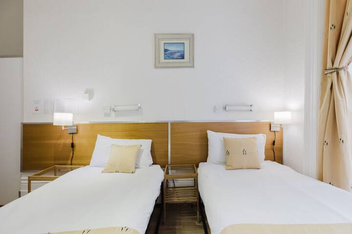 Room 10 of 107