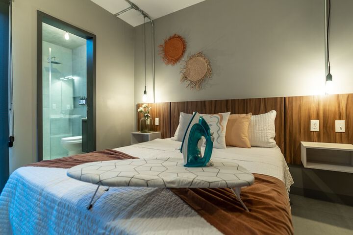 Room 8 of 94