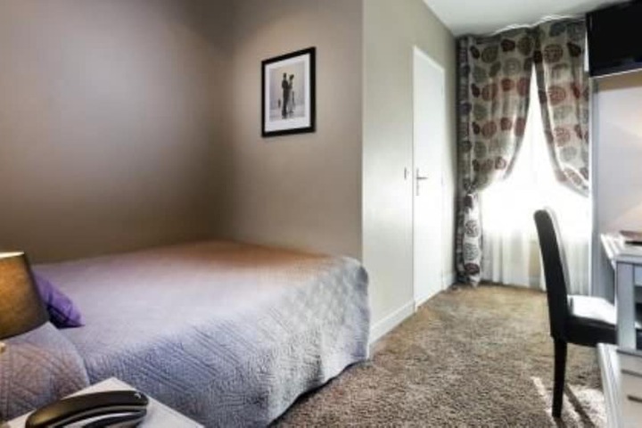 Room 25 of 37
