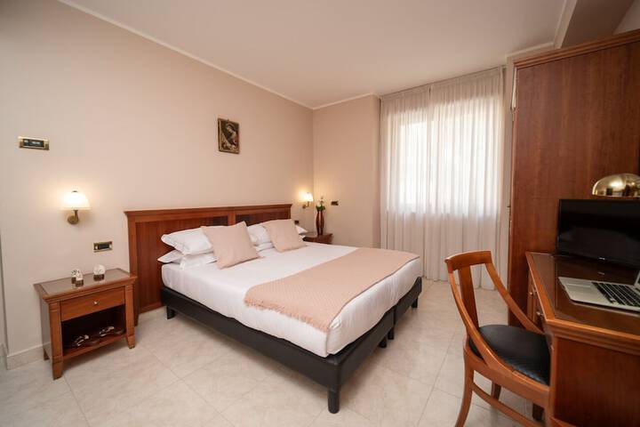 Room 13 of 111