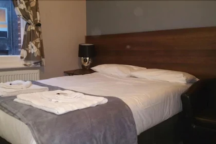 Room 11 of 43