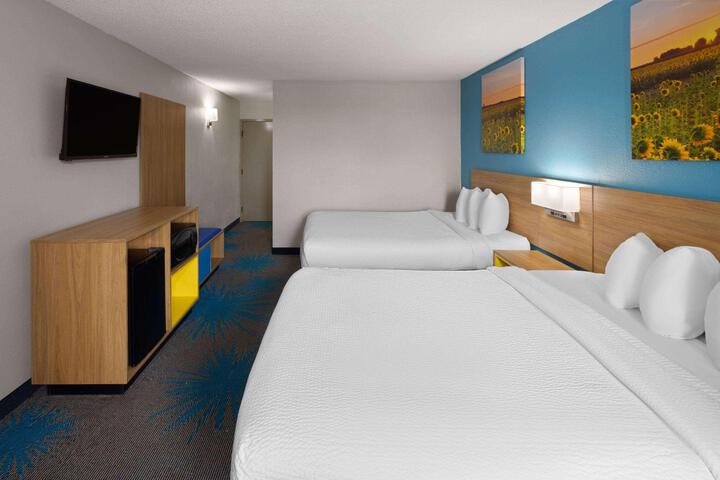 Queen Bed Accessible (5 of 6)